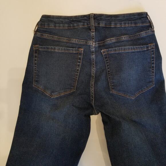 Chaps Mid Rise Crop Kick Blue Jeans Comfortable Back Pockets Lightweight Size 4 - Picture 6 of 8